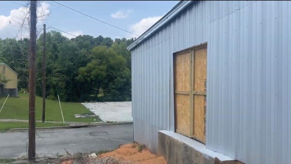 209 Clayton Ave, Roxboro, NC for lease - Building Photo - Image 3 of 5