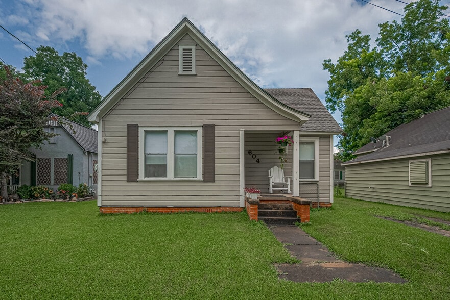 Investment Portfolio in Wharton portfolio of 4 properties for sale on LoopNet.com - Building Photo - Image 1 of 119