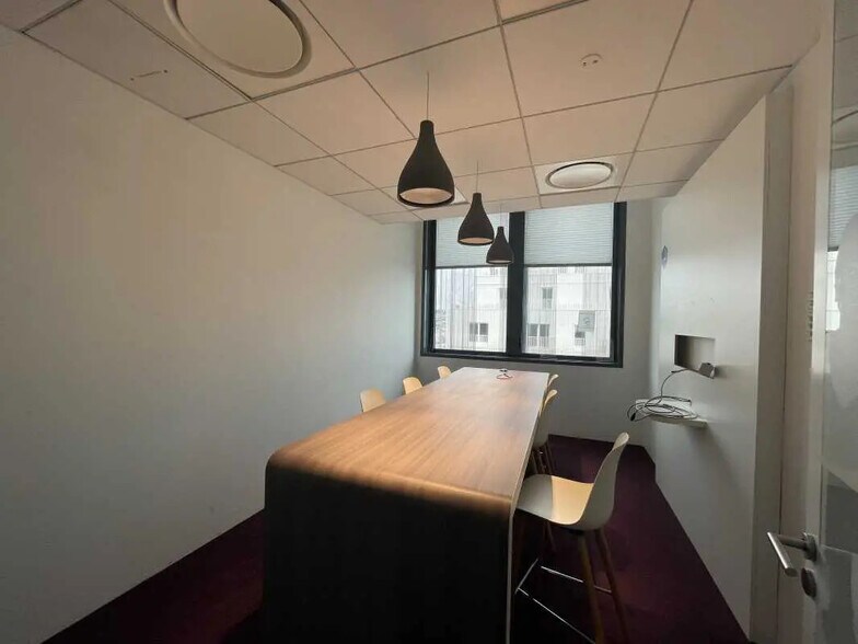 Office in Rouen for lease - Building Photo - Image 3 of 12