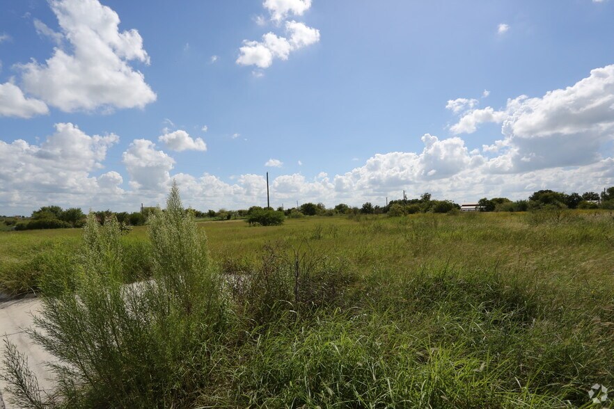 305 El Camino Way, San Marcos, TX for sale - Primary Photo - Image 1 of 1