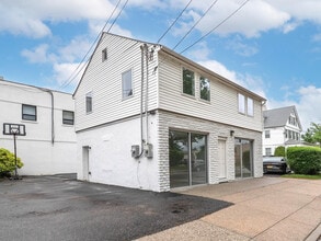 31 Myrtle St, Manhasset, NY for lease Interior Photo- Image 2 of 8