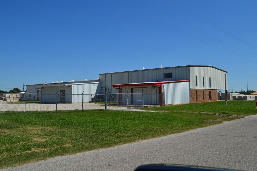 1709 Enterprise Blvd, Pauls Valley, OK for sale - Building Photo - Image 2 of 12
