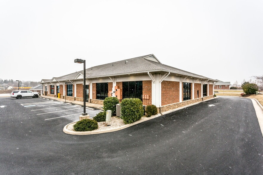 16 Gosnell, Staunton, VA for sale - Building Photo - Image 2 of 27