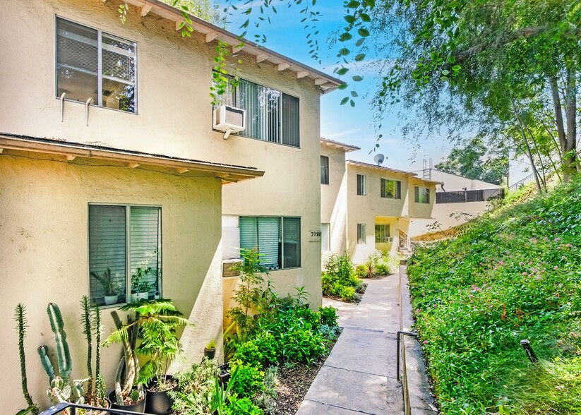 3916-3920 Kentucky Dr, Los Angeles, CA for sale - Building Photo - Image 1 of 21