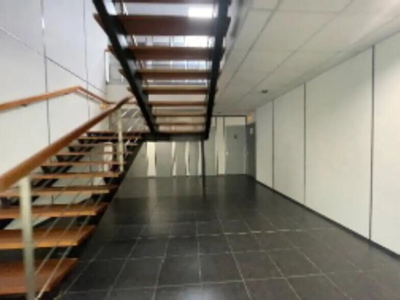 Office in Castelnau-le-Lez for lease - Interior Photo - Image 2 of 5