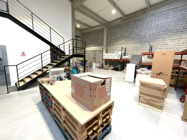 Office in Lesquin for lease - Interior Photo - Image 3 of 9