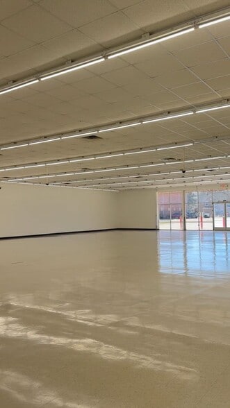 3321 Triana Blvd SW, Huntsville, AL for lease - Commercial Listing Video - Image 3 of 17