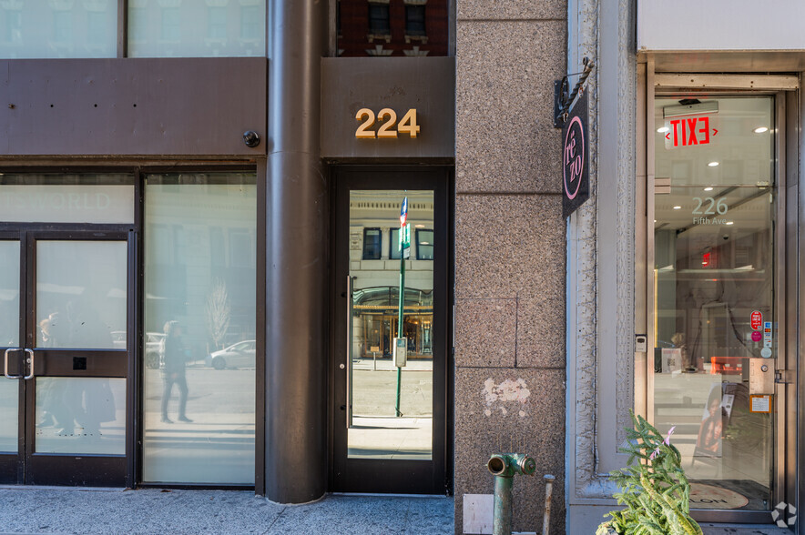 224 Fifth Ave, New York, NY for lease - Building Photo - Image 3 of 5