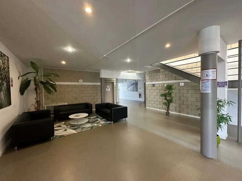Office in Schiltigheim for lease - Lobby - Image 2 of 11