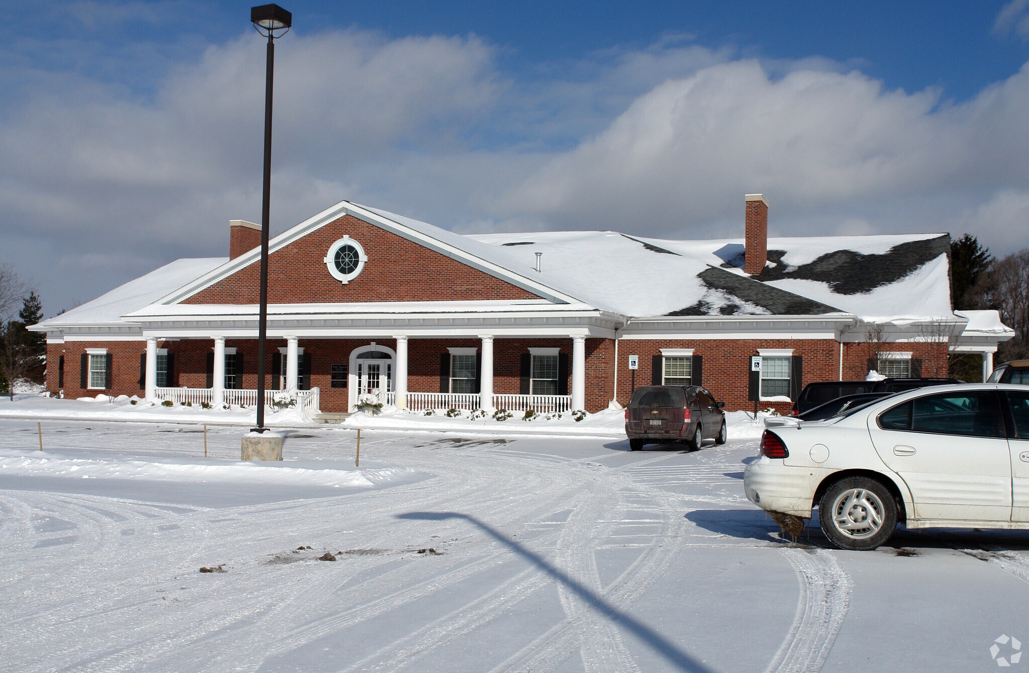 2757 Leonard St NE, Grand Rapids, MI for sale Primary Photo- Image 1 of 1
