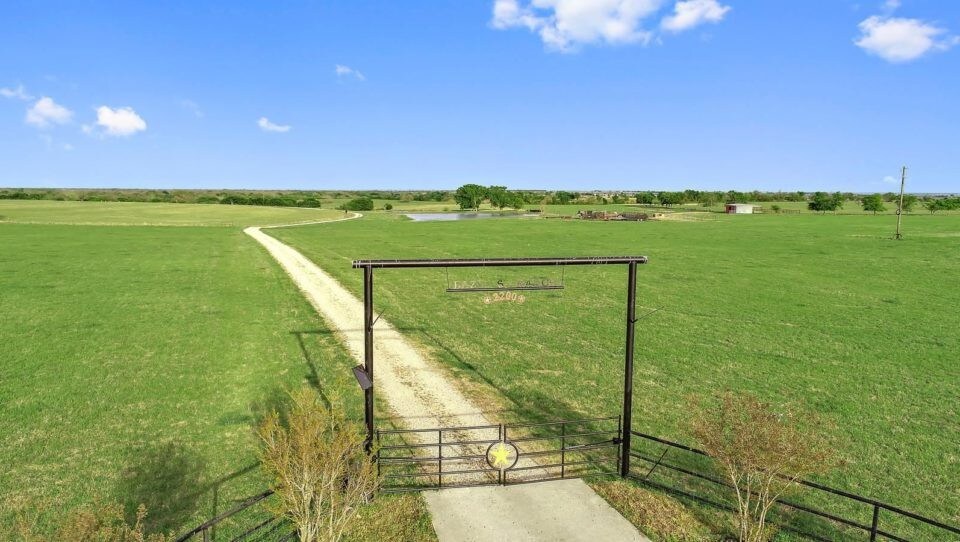 28821 Wind Farm Rd, Taylor, TX for sale Primary Photo- Image 1 of 1