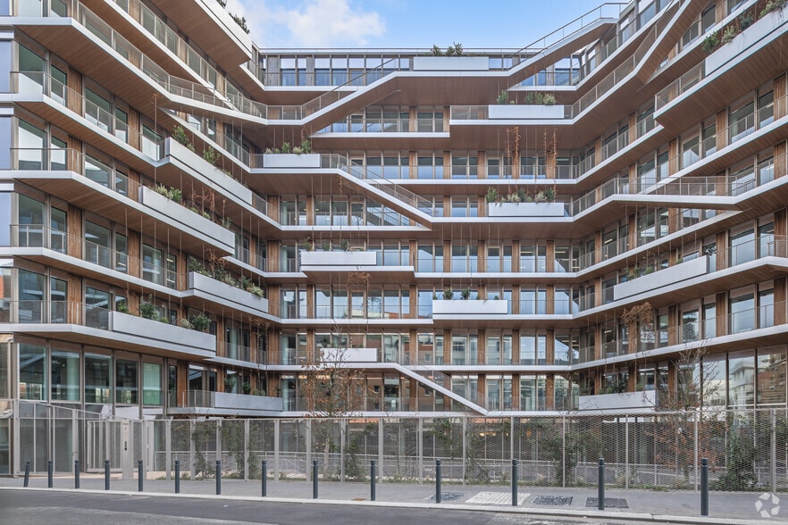 Rue Arago, Saint-Ouen-sur-Seine for lease - Building Photo - Image 2 of 4