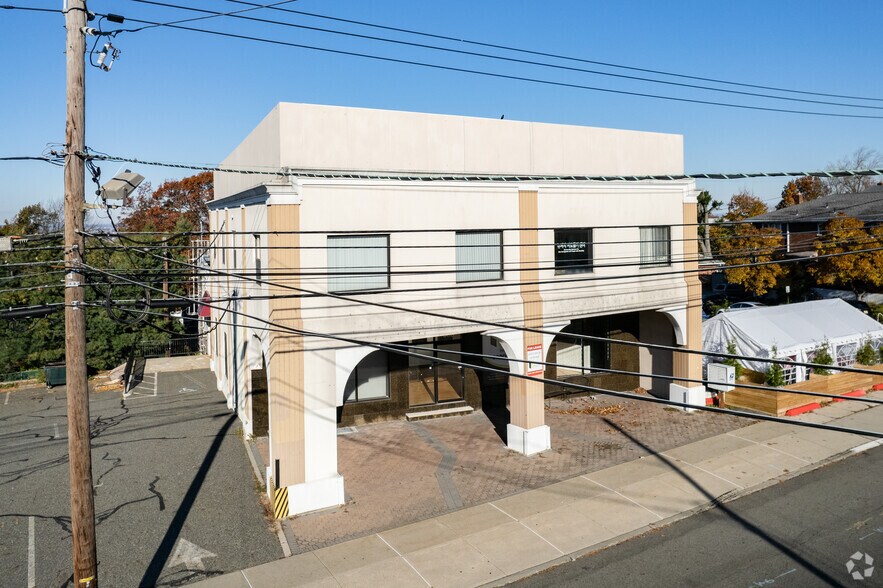 685 Bergen Blvd, Ridgefield, NJ 07657