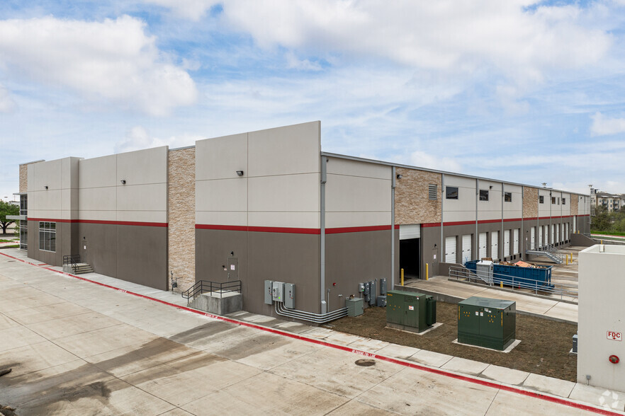 900 Arthurs Ln, Lewisville, TX for lease - Building Photo - Image 3 of 4