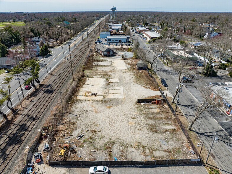 245 Orinoco Dr, Brightwaters, NY for sale - Aerial - Image 2 of 5