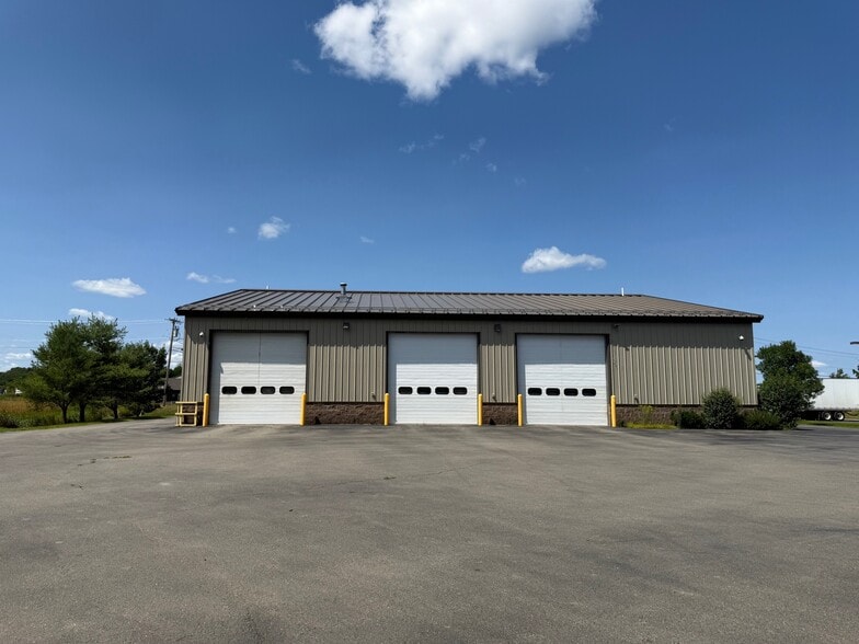 73 Carey cir, Hampden, ME for sale - Building Photo - Image 2 of 4