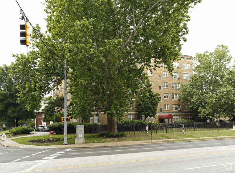 Almadura Apartments portfolio of 2 properties for sale on LoopNet.com - Primary Photo - Image 2 of 2