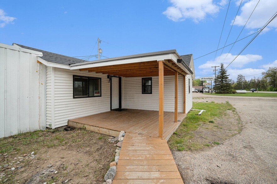 483/485 I-75BL Hwy, Grayling, MI for sale - Primary Photo - Image 1 of 1