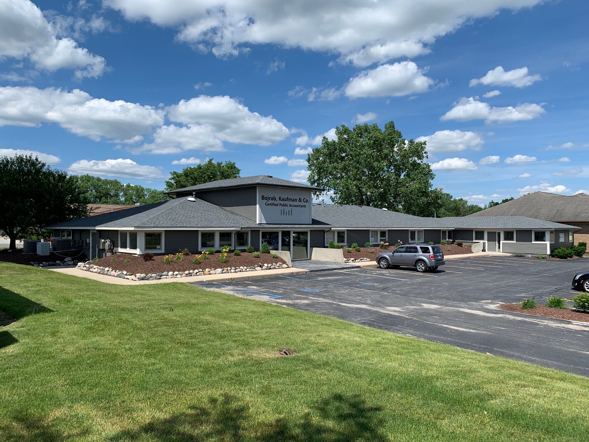 1020 E Dupont Rd, Fort Wayne, IN for sale Primary Photo- Image 1 of 1