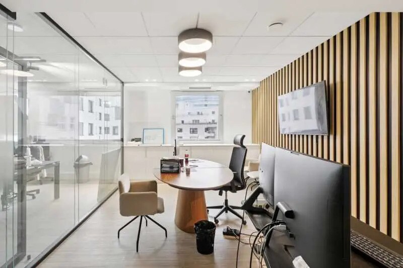 13 Bis Rue De L'Abreuvoir, Courbevoie for lease Interior Photo- Image 1 of 11