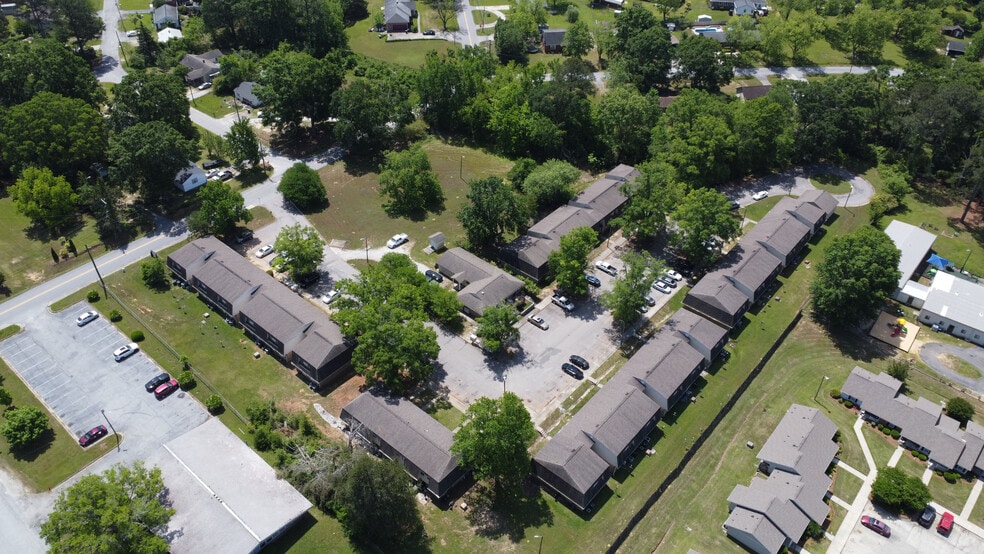 73 Unit Multifamily Portfolio portfolio of 2 properties for sale on LoopNet.com - Building Photo - Image 1 of 11