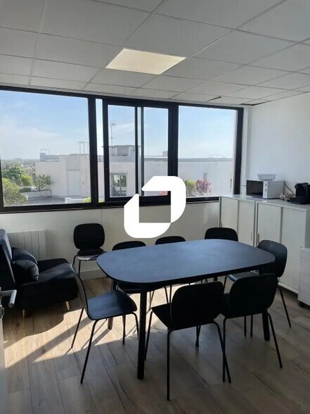 Office in Joinville-le-Pont for lease - Interior Photo - Image 3 of 4