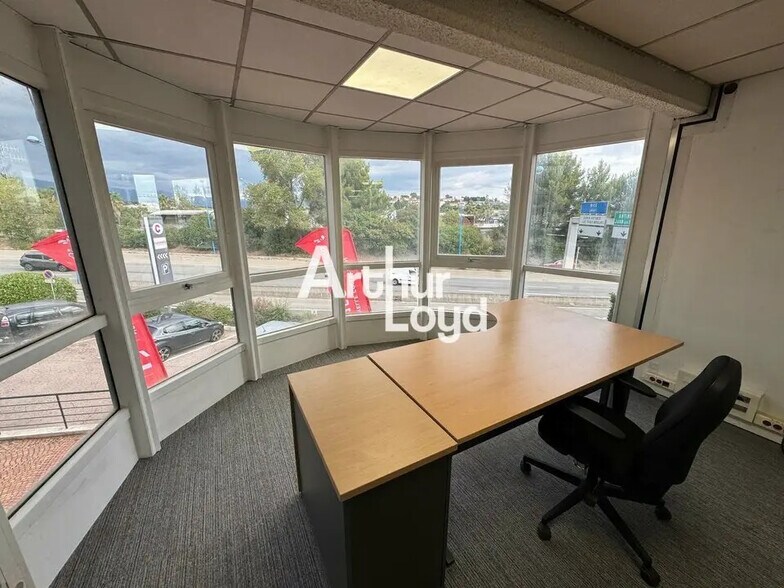 Office in Antibes for lease - Interior Photo - Image 2 of 6