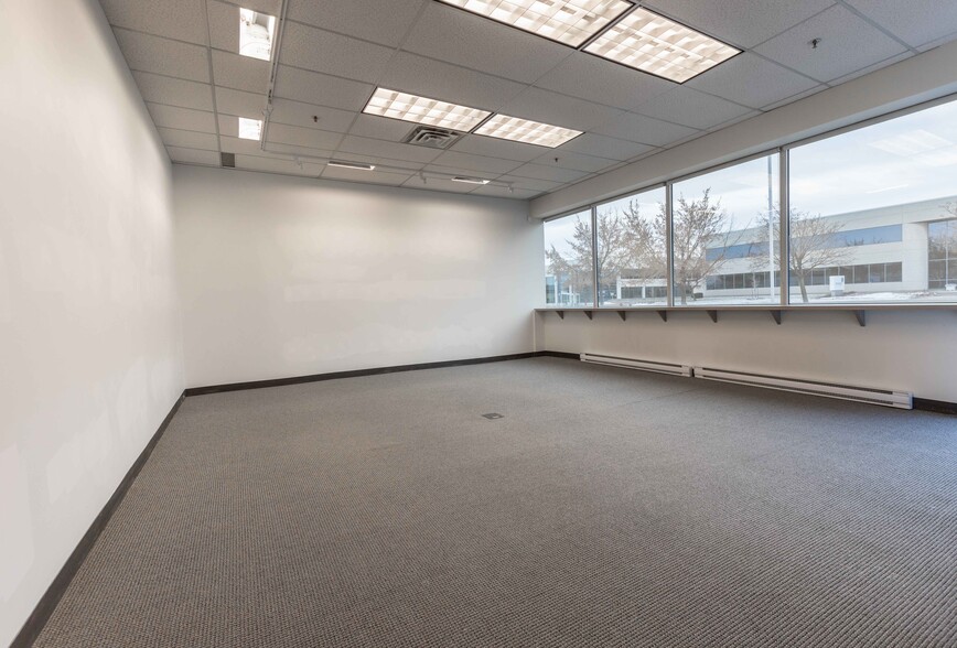 4921-4939 Rue Lévy, Saint-Laurent, QC for lease - Interior Photo - Image 3 of 14