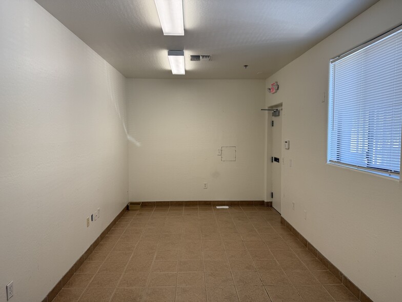 512 W 2nd Ave, Mesa, AZ for lease - Building Photo - Image 3 of 23