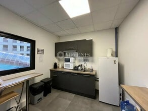 Office in Montigny-le-Bretonneux for lease Interior Photo- Image 2 of 2