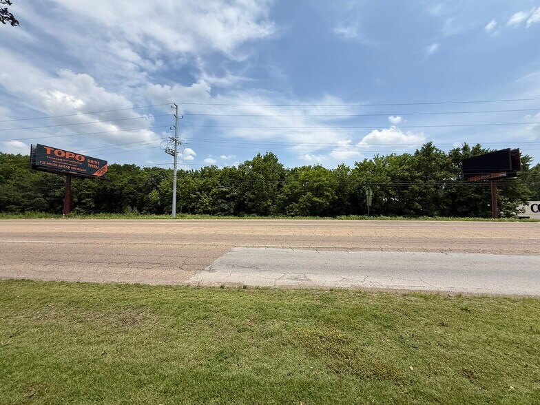 1556 Riverside dr, Chattanooga, TN for sale - Building Photo - Image 2 of 3