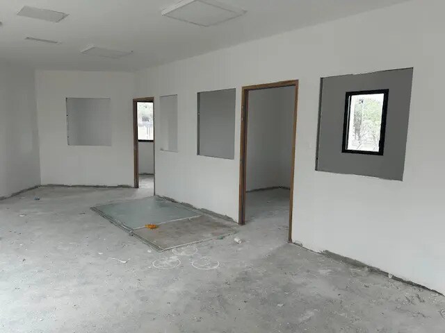 Office in Lançon-Provence for lease - Building Photo - Image 2 of 10