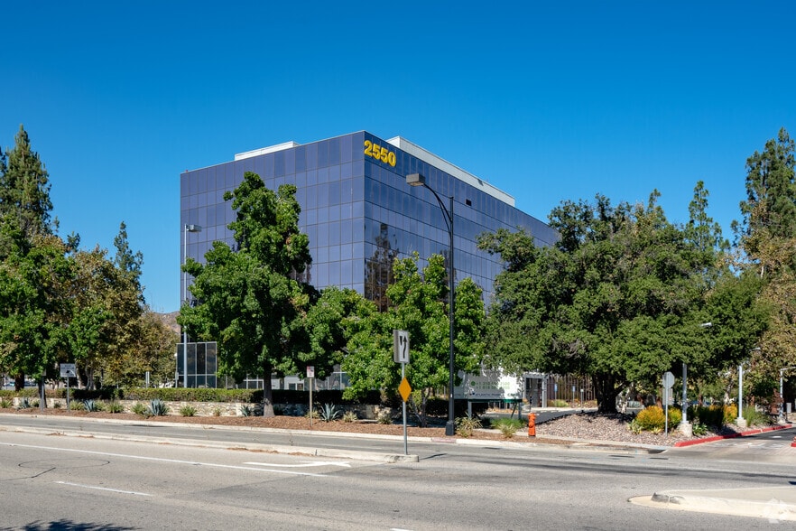 2550 N Hollywood Way, Burbank, CA for lease - Building Photo - Image 2 of 13