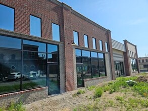 5660 Pebble Village Ln, Noblesville, IN for lease Interior Photo- Image 2 of 5