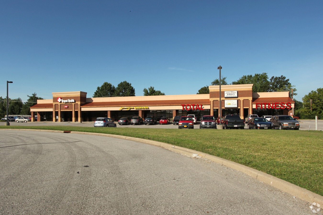 38913897 Charlestown Rd, New Albany, IN 47150