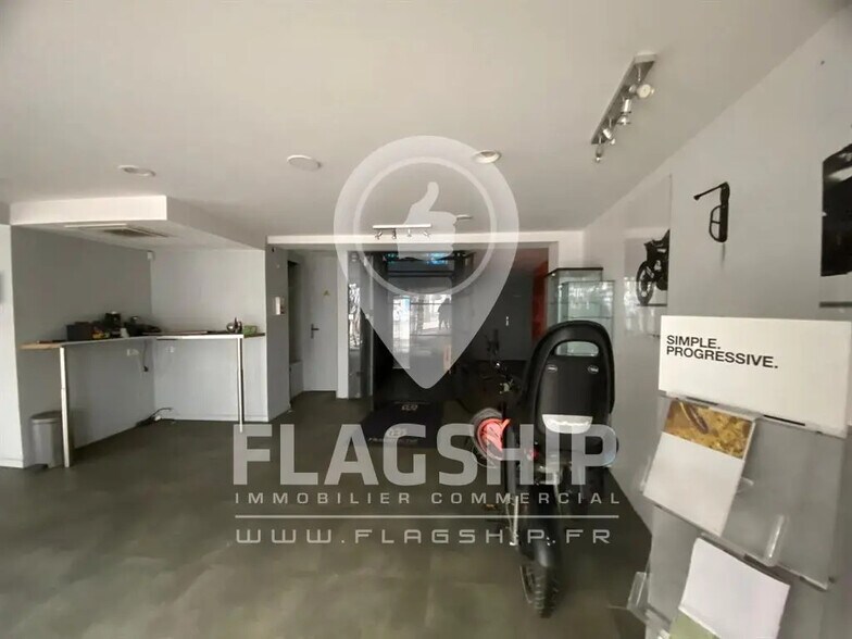 Retail in Paris for lease - Interior Photo - Image 2 of 7