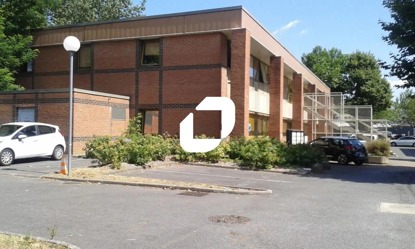 Office in Croissy-Beaubourg for lease Building Photo- Image 1 of 6