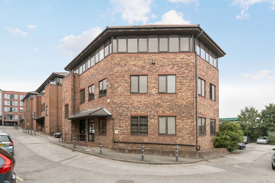 286 Chase Rd, London for lease - Primary Photo - Image 1 of 42