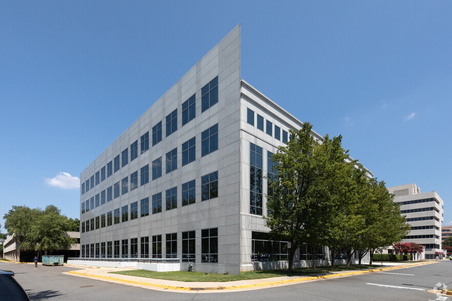 8403 Arlington Blvd, Fairfax, VA for lease - Building Photo - Image 1 of 3