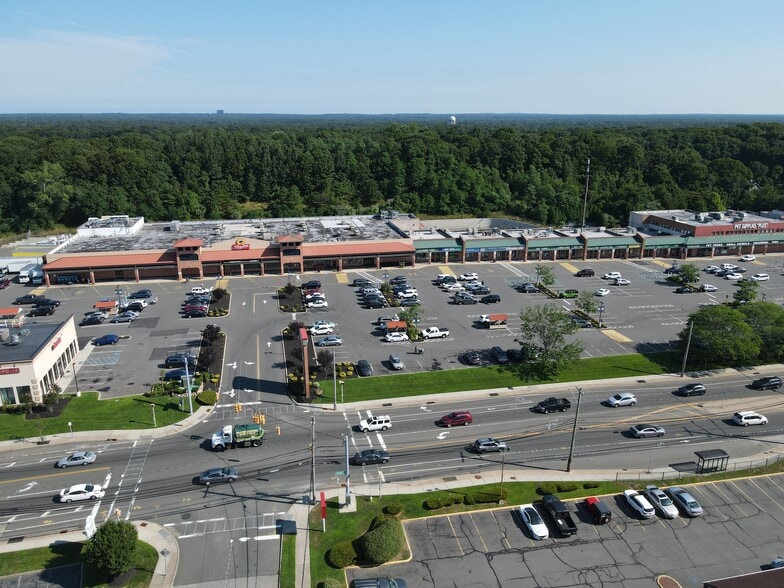 601 Portion Rd, Ronkonkoma, NY for lease - Building Photo - Image 3 of 22