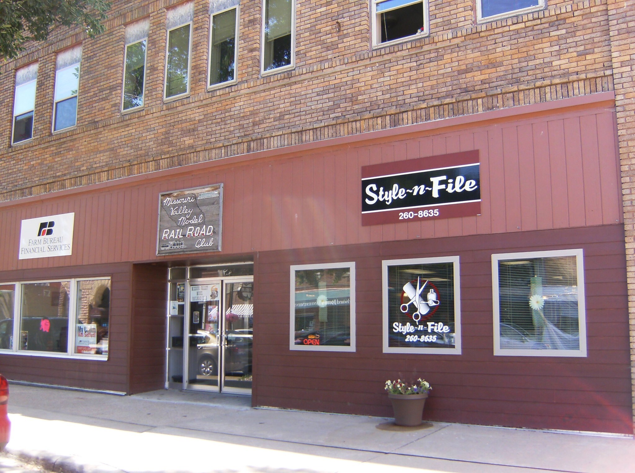 221 3rd St, Yankton, SD for sale Building Photo- Image 1 of 1