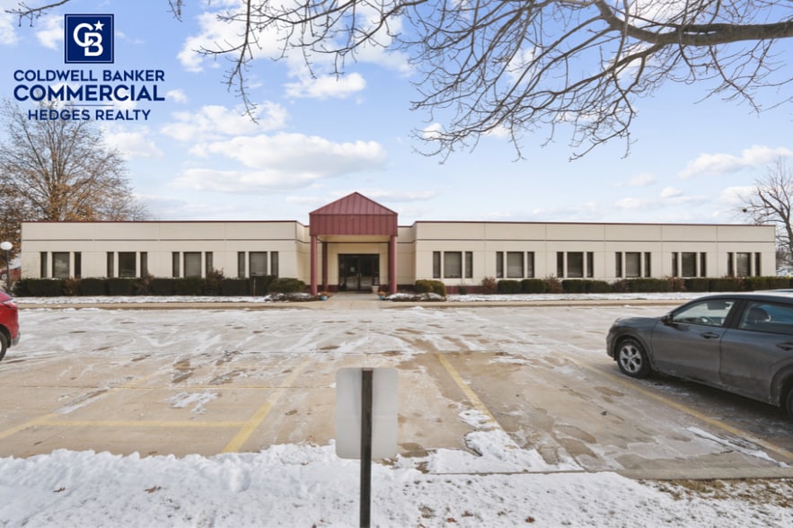 3100 E Ave NW, Cedar Rapids, IA for lease - Building Photo - Image 2 of 24