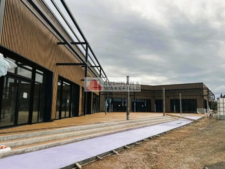 Retail in Langlade for lease - Building Photo - Image 2 of 3