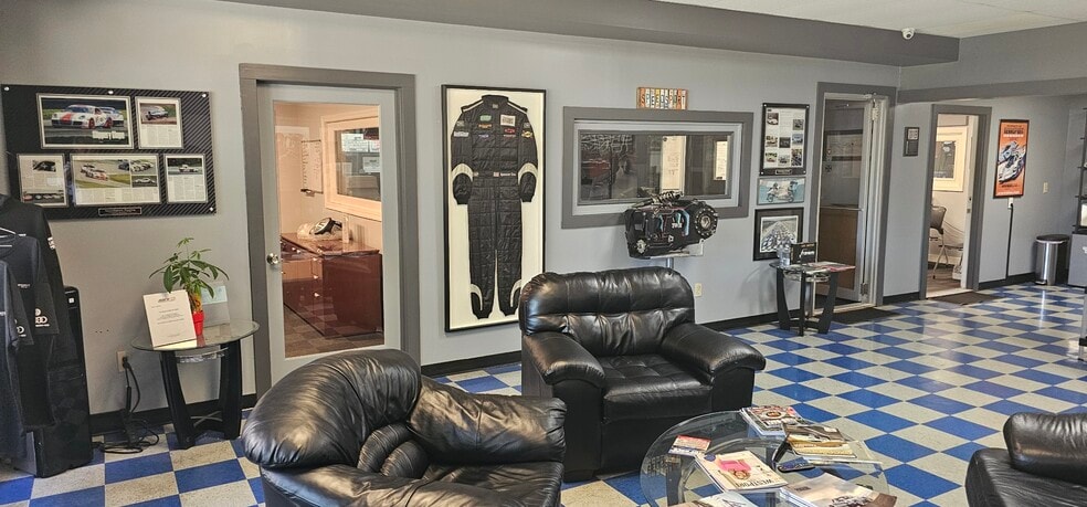 50 Miry Brook Rd, Danbury, CT for sale - Building Photo - Image 3 of 35