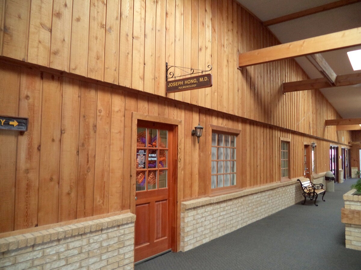 519 N King St, Seguin, TX 78155