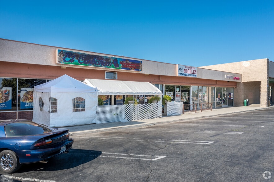 228-270 E Palmdale Blvd, Palmdale, CA for lease - Building Photo - Image 3 of 4
