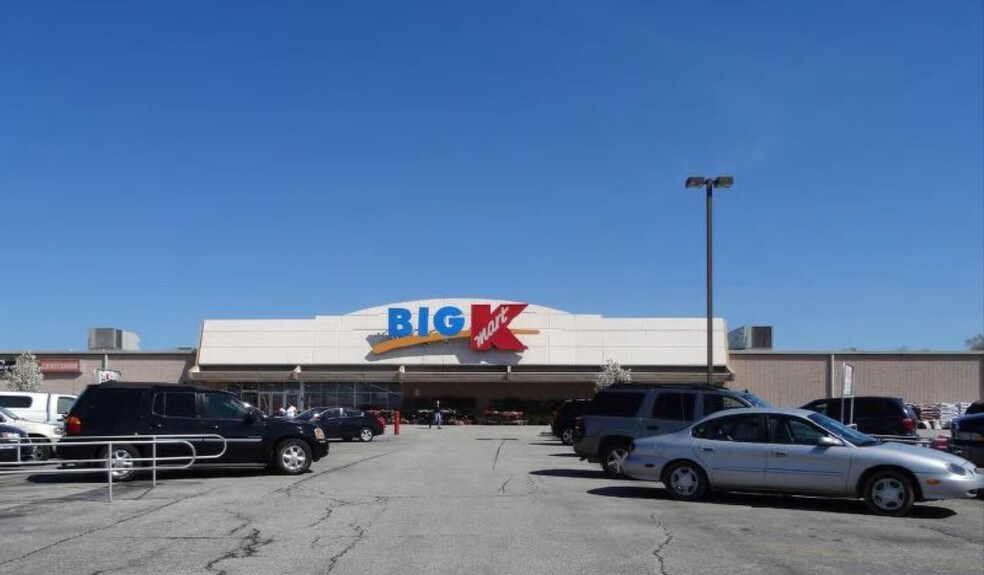 400 E Rollins Rd, Round Lake Beach, IL for sale - Building Photo - Image 1 of 1