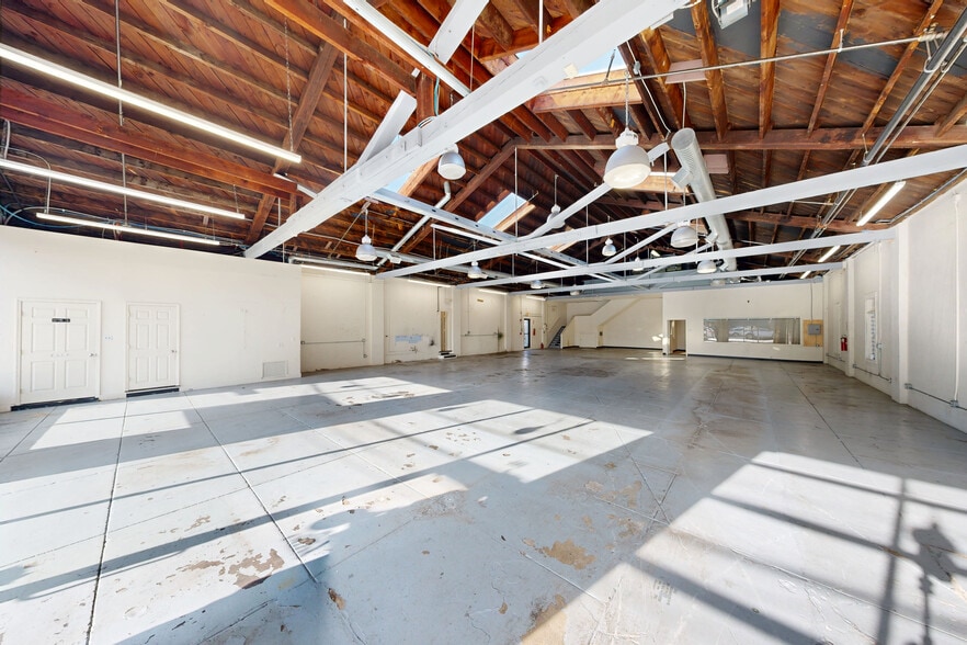 101 Audrey Ave, Oyster Bay, NY for lease - Matterport 3D Scan - Image 2 of 18