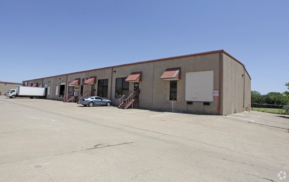 5209 Davis Blvd, North Richland Hills, TX for lease - Primary Photo - Image 1 of 6