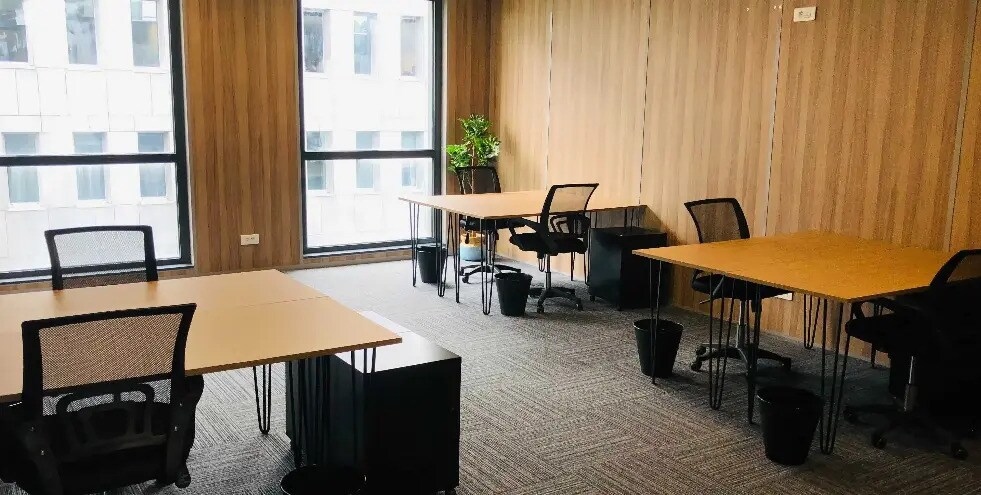 Office in Béziers for lease - Interior Photo - Image 1 of 5